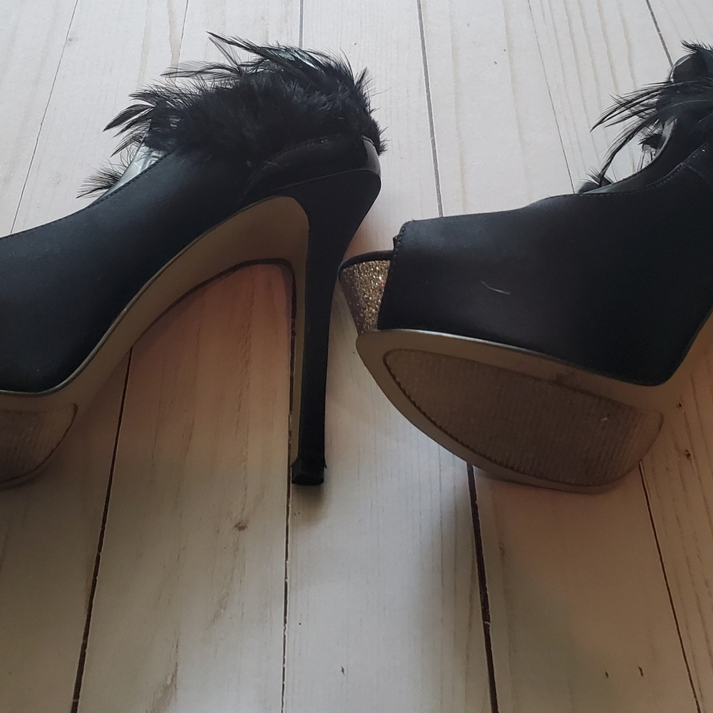 Shoes - Picture 3 of 4